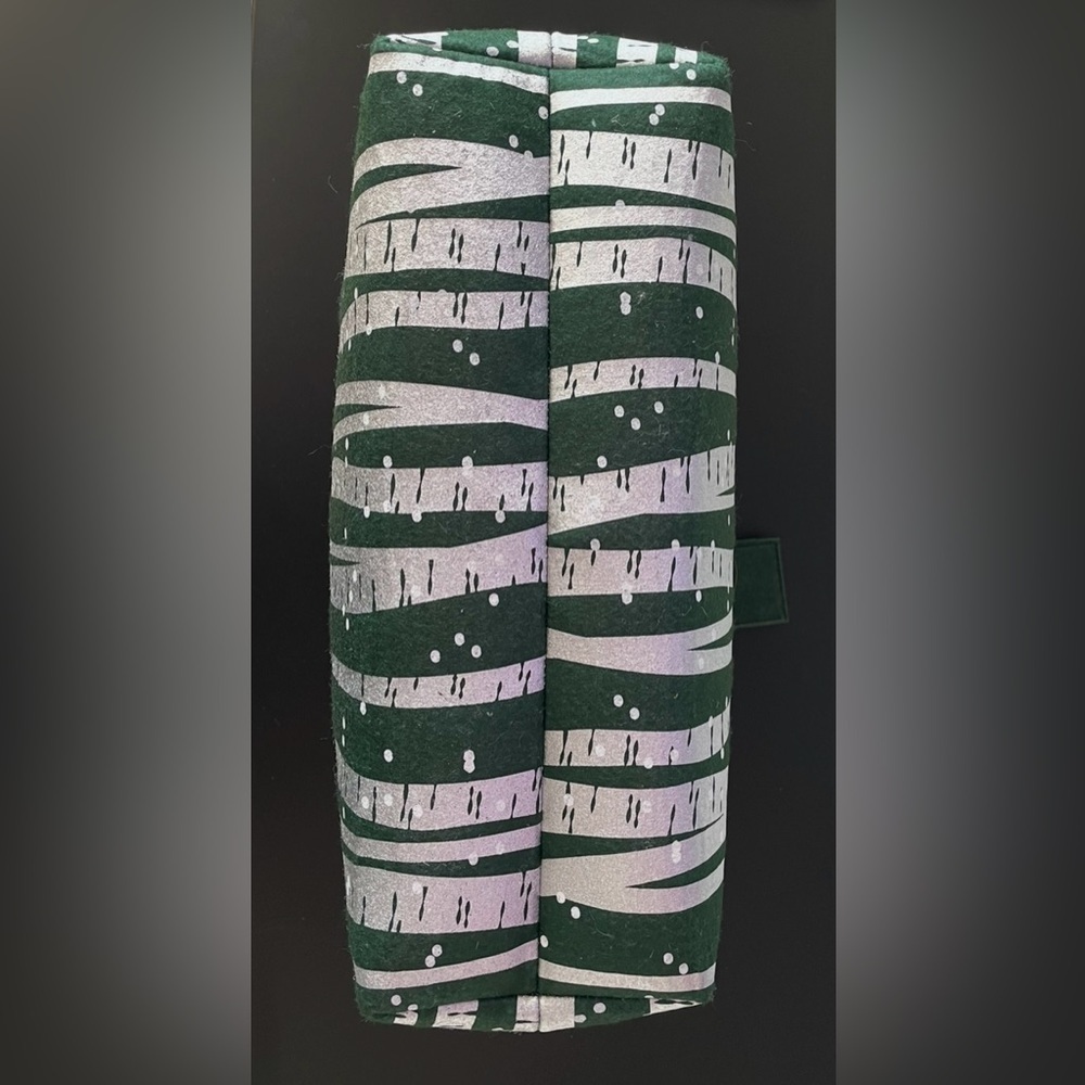 NWOT Wool Easy tote Forest green and silver
Aspens in the snow
PERFECT NEW - Picture 4 of 6